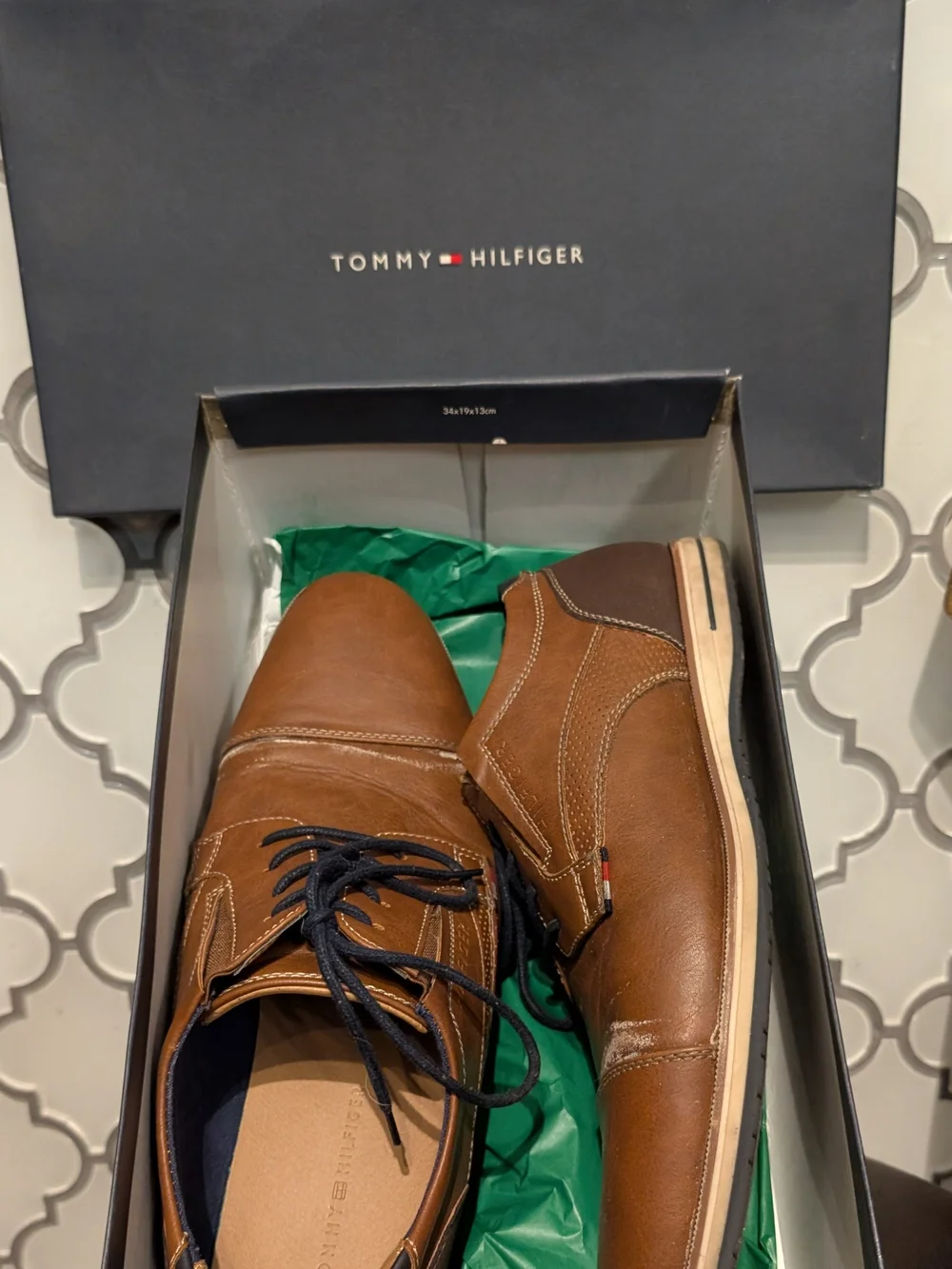 Tommy Hilfiger Men’s Brown Leather Lace-Up Dress Shoes